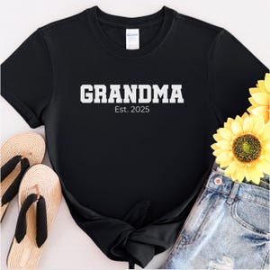 Grandma Est 2025 Shirt, New Grandma Gift Idea, New Grandma Grandpa Gift, Soon To Be Grandma Shirt, Your Going To Be A Grandma T Shirt
