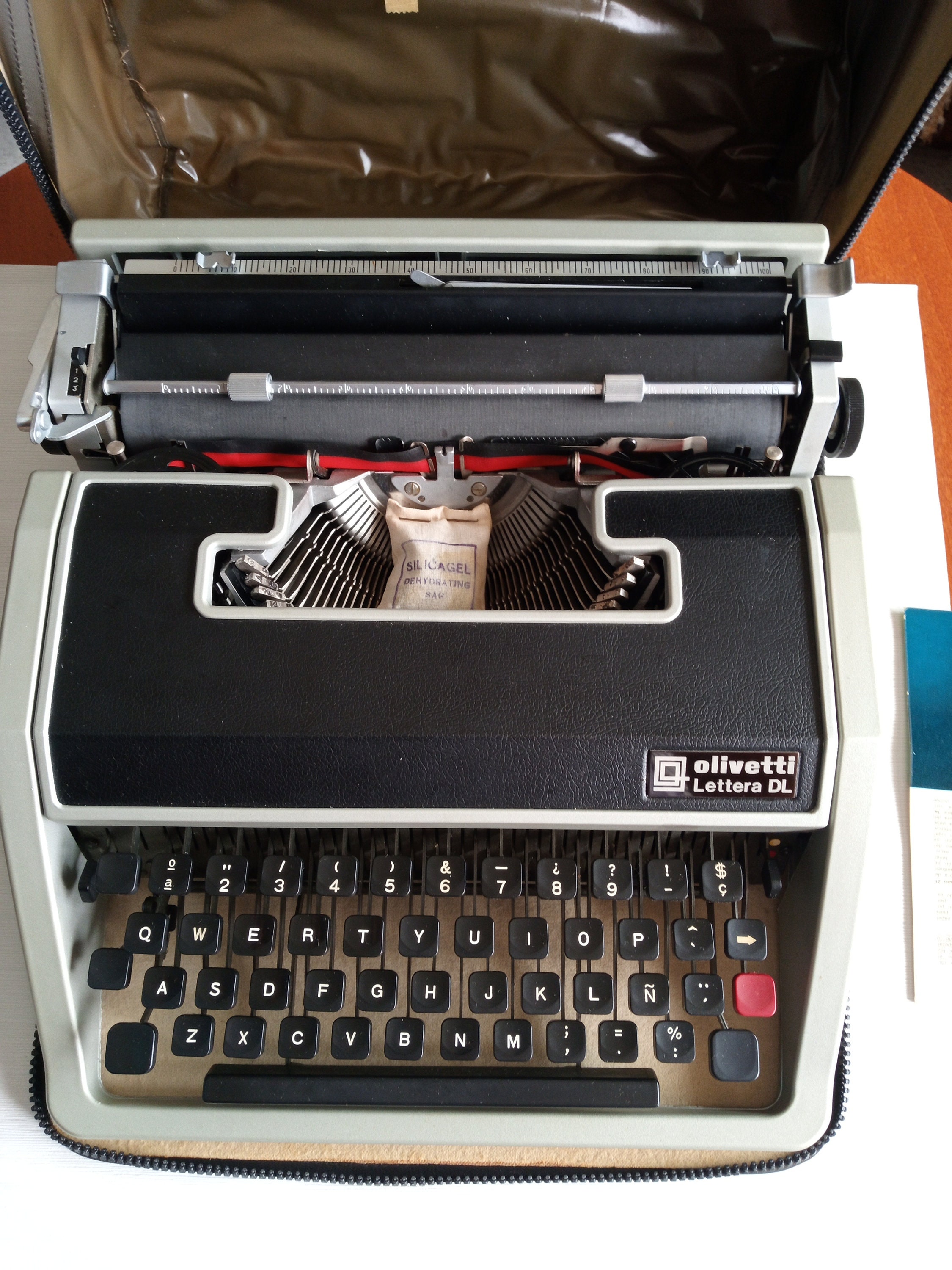 olivetti Lettera DL
オリベッティのタイプライター Olivetti Lettera DL Typewriter Vintage with Bag | eBay