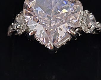 Sterling Silver Heart-shaped s925 high-quality Ring with a light pink cubic zirconia stone