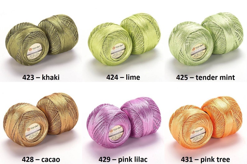 Puede incluir: Seis ovillos de hilo de bordar en varios colores, incluyendo caqui, lima, menta suave, cacao, lila rosa y &aacute;rbol rosa. Cada ovillo est&aacute; etiquetado con el nombre y el n&uacute;mero del color.