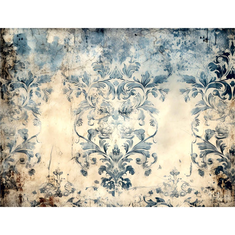 Pu&ograve; includere: Un design di carta da parati invecchiata in stile vintage con un motivo floreale blu sbiadito su uno sfondo color crema. Il design ha un aspetto strutturato e invecchiato con accenti blu scuro e un'estetica grunge.