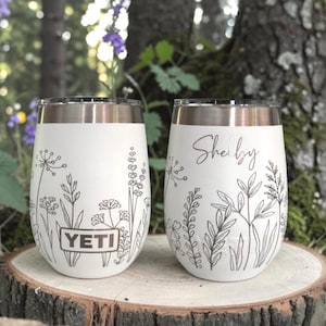 Gobelet à vin floral YETI de 10 oz avec revêtement en céramique, coupe à vin personnalisée fleurs sauvages image 1