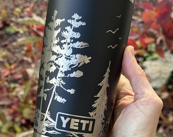 Emballage d'arbre personnalisé YETI, gobelet rambler personnalisé 20 oz gravé forêt de pins