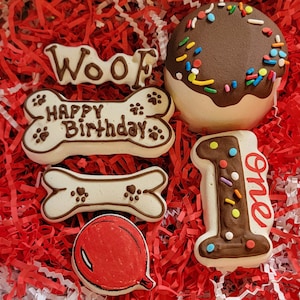Small Cake Birthday Dog Treat Box / Birthday Dog Treats / Happy Gotcha Day Decorated Dog Treats / Organic ingredients
