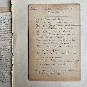 Une ancienne carte de prière écrite à la main en Français