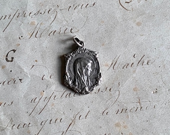 A vintage French religious medal, Our Lady, St Bernadette