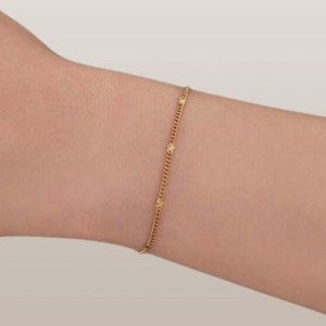 Dainty Shimmer Gold Chain Bracelet