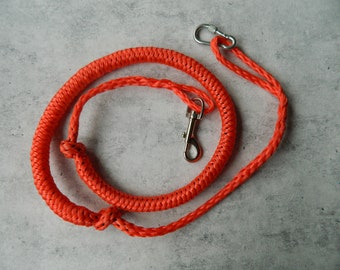 Stretchable Dog Bungee Leash - Secure Elastic Lead for Winter Outdoor Adventures and Training