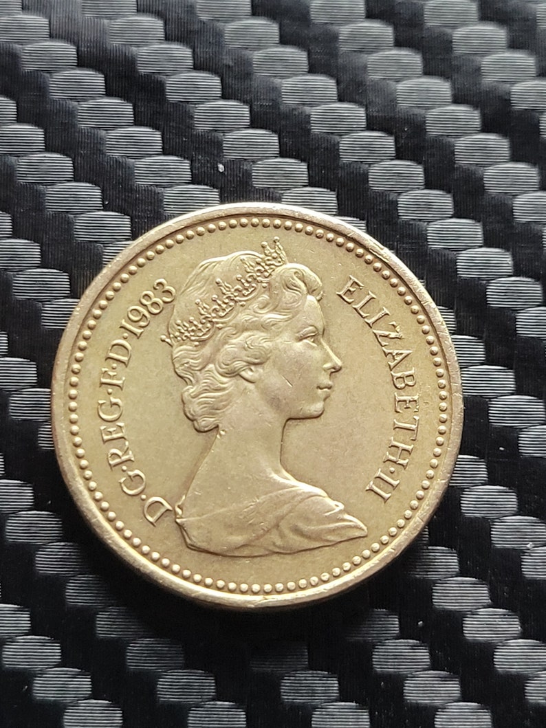 1983 Queen Elizabeth II One Pound Coin RARE Upside Down Royal Arms Decus Et Tutamen Etsy Canada