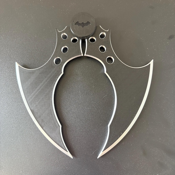 Two-Tone Magnetically Connecting Batarangs – 3D Printed Display Props