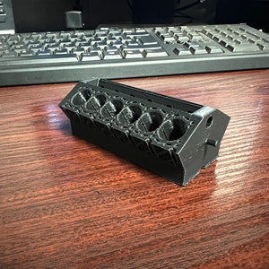 V12 pen holder for desk