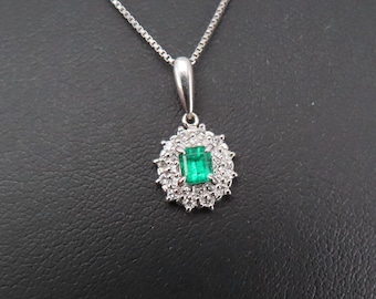Collar vintage de platino con esmeralda colombiana verde intenso de 0,24 ct y diamantes de 0,15 ct