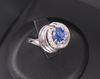 Anel vintage de platina com safira azul centáurea de 0,62 ct e diamante de 0,08 ct, tamanho 5,75