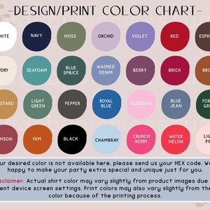 Op de afbeelding: Een kleurenkaart met een verscheidenheid aan kleuren, waaronder wit, marineblauw, mosgroen en rood. De kaart bevat ook de tekst "DESIGN/PRINT COLOR CHART" en een disclaimer over kleurvariaties.