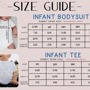 Op de afbeelding: Maattabel voor babyrompers en T-shirts. De gids bevat afmetingen in inches voor maten 0-3M tot 24M voor rompers en 6M tot 24M voor T-shirts. De afbeelding toont een baby in een witte romper en een baby in een wit T-shirt.