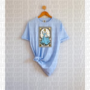 Camiseta con colores reconfortantes de la carta del tarot después de la medianoche