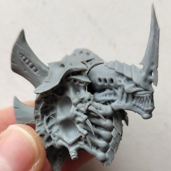 Xenolor Kopf und Torso - Kompatibel mit Tyranid Hive Tyrant Kit oder Swarmlady