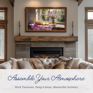 Puede incluir: Un salón con una pintura sobre una chimenea. La pintura representa una naturaleza muerta con pan, flores y una vista de ventana. El texto "Assemble Your Atmosphere" se muestra debajo del sofá, junto con el texto "Rich Textures, Deep Colors, Masterful Artistry."