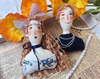 Doll Pins, Textiel Lady Pin, Designer Doll Broche, Lady Figure Broche, Vrouw Broche, Cadeau voor haar, Kledingaccessoire. Handgemaakte poppenbroche.