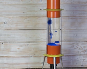Grande lampe à lave soviétique de 48 cm (19 pouces), cire liquide et ressort neufs, motif arc-en-ciel, raquette URSS, vaisseau spatial vintage Raduga, mouvement liquide, couleurs orange, jaune et bleu.