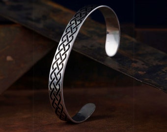 925 Sterling Silver Bracelet with Engraved Pattern - Chic Style on Model - Elegant Cuff Bracelet with Engraved Pattern - Styled on Model