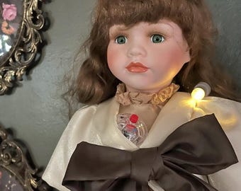 Eva die Geisterpuppe.