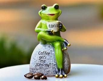 Statue de grenouille qui saute dans le café