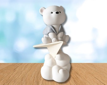 Niedliche Papierflieger-Bär-Statue, Teddybär-Statue, niedliche Bären-Skulptur, Papierflieger-Bär, niedliche Kinderdekoration, Kinderzimmer-Dekoration, bezaubernde Bären-Dekoration