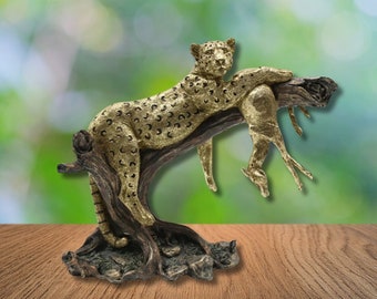 Statue de léopard de chasse Sculpture de léopard et de cerf Décor léopard unique Grande sculpture de léopard Guépard sur une branche Figurine de cerf décor léopard