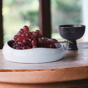 Handcrafted Ceramic Bowl Elegant Artisan Fruit Bowl Kitchen Decor Perfect Housewarming Gift zdjęcie 4