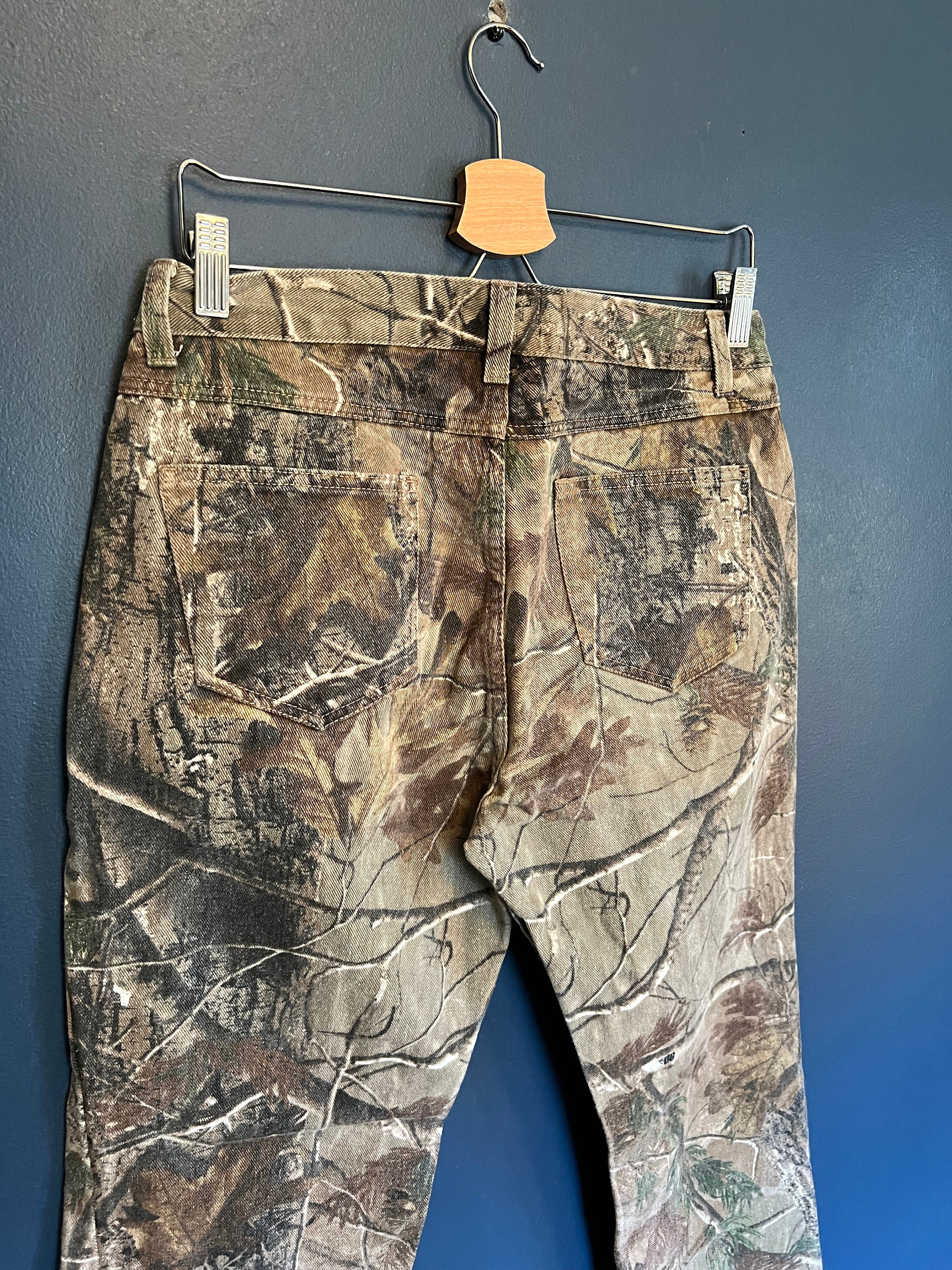 ATG by Wrangler Men's Canvas Cargo Pant, Fallen Rock, 40W x 34L at   Men's Clothing store