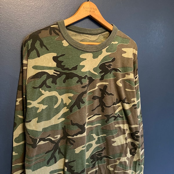 Vintage 90’s Woodland Camo Long Sleeve Shirt Size L/XL