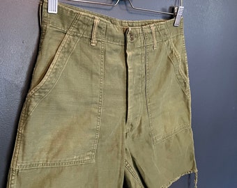 Vintage 60er Jahre US Army OG 107 Olivgrüne Feldshorts Größe Klein