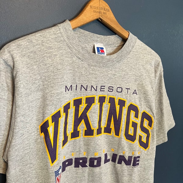 Vintage 90’s NFL Minnesota Vikings Taz Football Tee Size Medium Pro Line