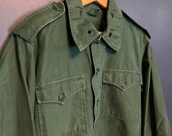 Vintage 60’s US Military Cotton Aggressor Button Up Shirt Size Medium