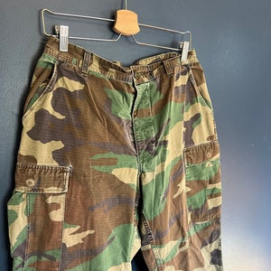 Vintage 90’s Military Woodland Camo Cargo Pants Size Medium