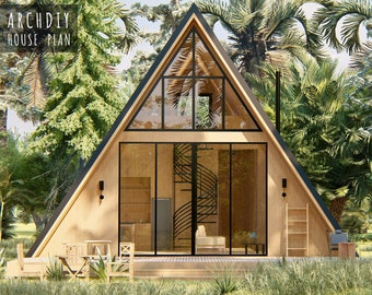 Può includere: Una casa in legno a forma di A con grandi finestre e un ponte in legno. La casa è circondata da alberi ed erba.