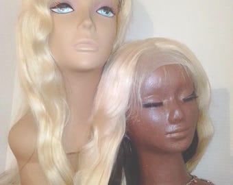 Pelucas de lujo hechas a mano con cabello humano: suaves, abundantes y listas para usar.