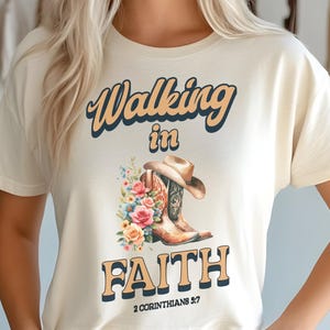 Walking with Faith-T-shirt, christelijk shirt, op geloof gebaseerd T-shirt, T-shirt in westerse stijl, religieuze top, inspirerend cadeau, cowgirl-sfeer