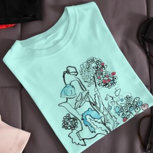 Handgezeichnetes florales ästhetisches T-Shirt, Botanisches Gartenkunst-T-Shirt, handgezeichnetes Blumengrafik-Top, wunderliches Naturbaumwoll-T-Shirt, Kunst-T-Shirt für Frauen