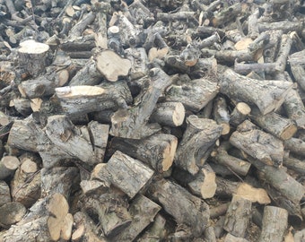 Hochwertiges Grill- und Räucherholz, 100 % biologisch und ökologisch nachhaltig, direkt vom Holzfäller für den Grill. Die Preise verstehen sich pro kg