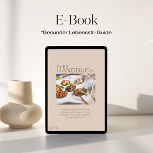 Può includere: Una copertina di e-book digitale con uno sfondo beige. Il titolo è "EUER HANDBUCH" e il sottotitolo è "Gesunder Lebensstil-Guide: Praktische Strategien für die Richtige Ernährung nach einer Magenoperation".