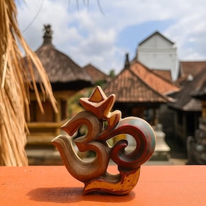 Handcrafted Wooden Om Symbol – Spiritual Hindu Decor from Bali