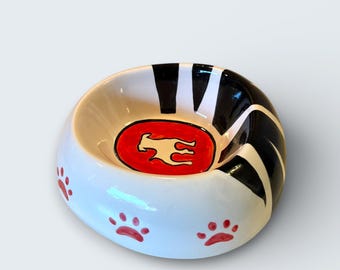 Tigela grande de cerâmica pintada à mão para ração e água de cachorro - Design listrado em preto e branco - Presente exclusivo para donos de cães