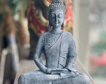 Statue de Bouddha méditant thaïlandais avec lotus - Décoration d'intérieur spirituelle