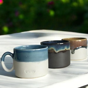 Personalizowany kamionkowy kubek do kawy - ręcznie robiony kubek ceramiczny - personalizowany ceramiczny kubek z imieniem - wyjątkowy prezent dla miłośnika kawy