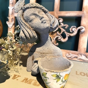 Aesthetic Bust Head Planter for Home Decor - Women Face Pot - Ideal for Small Plants, Indoor & Outdoor Decor - Plant Lovers or New Home Gift