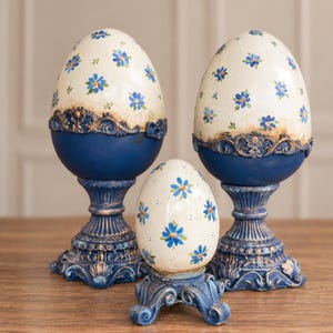 Uova di Pasqua floreali dipinte a mano, design blu e bianco, uova di Pasqua grandi o mini, elegante centrotavola pasquale in ceramica, decorazione pasquale antica