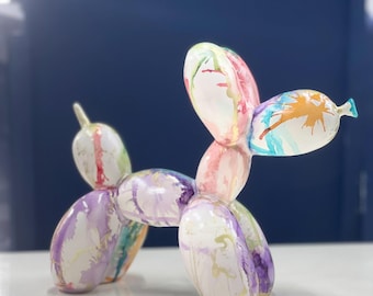 Modern hondenstandbeeld regenboogballon | Leuk beeldje kantoordecoratie | Kleurrijke pop-art dierensculptuur voor grillig plankaccent