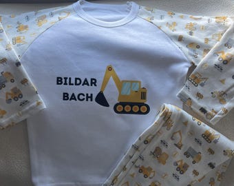 Welsh little builder digger pyjamas for little boy. Pyjamas Bildar bach i fachgen.